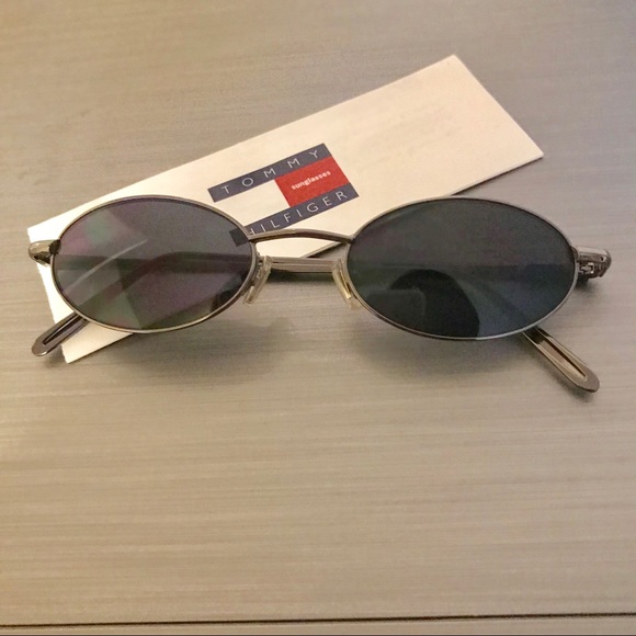 Tommy Hilfiger Vintage 90’s sunglasses - Picture 2 of 3